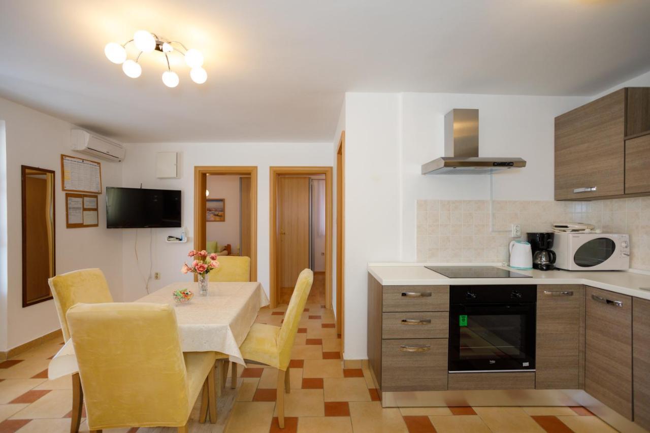 Apartmani Bakran Krk Town Exterior foto