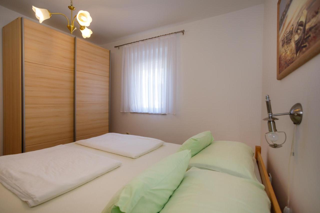 Apartmani Bakran Krk Town Exterior foto