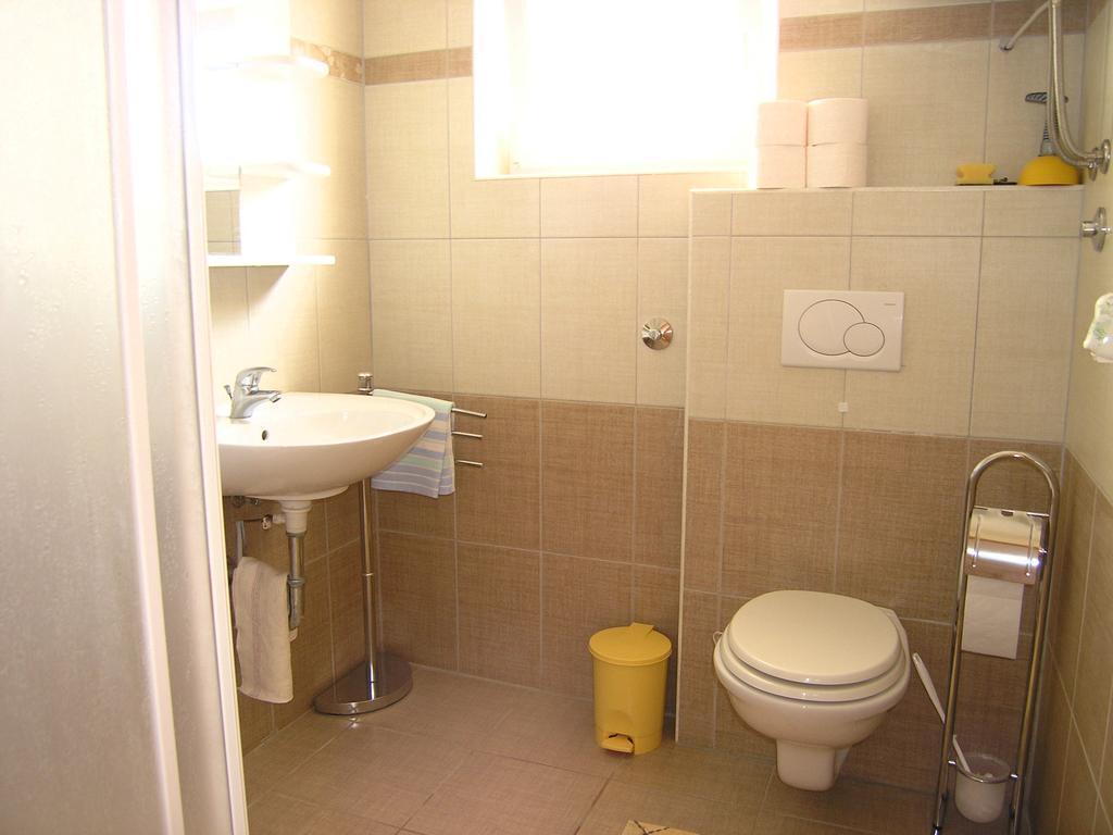 Apartmani Bakran Krk Town Exterior foto